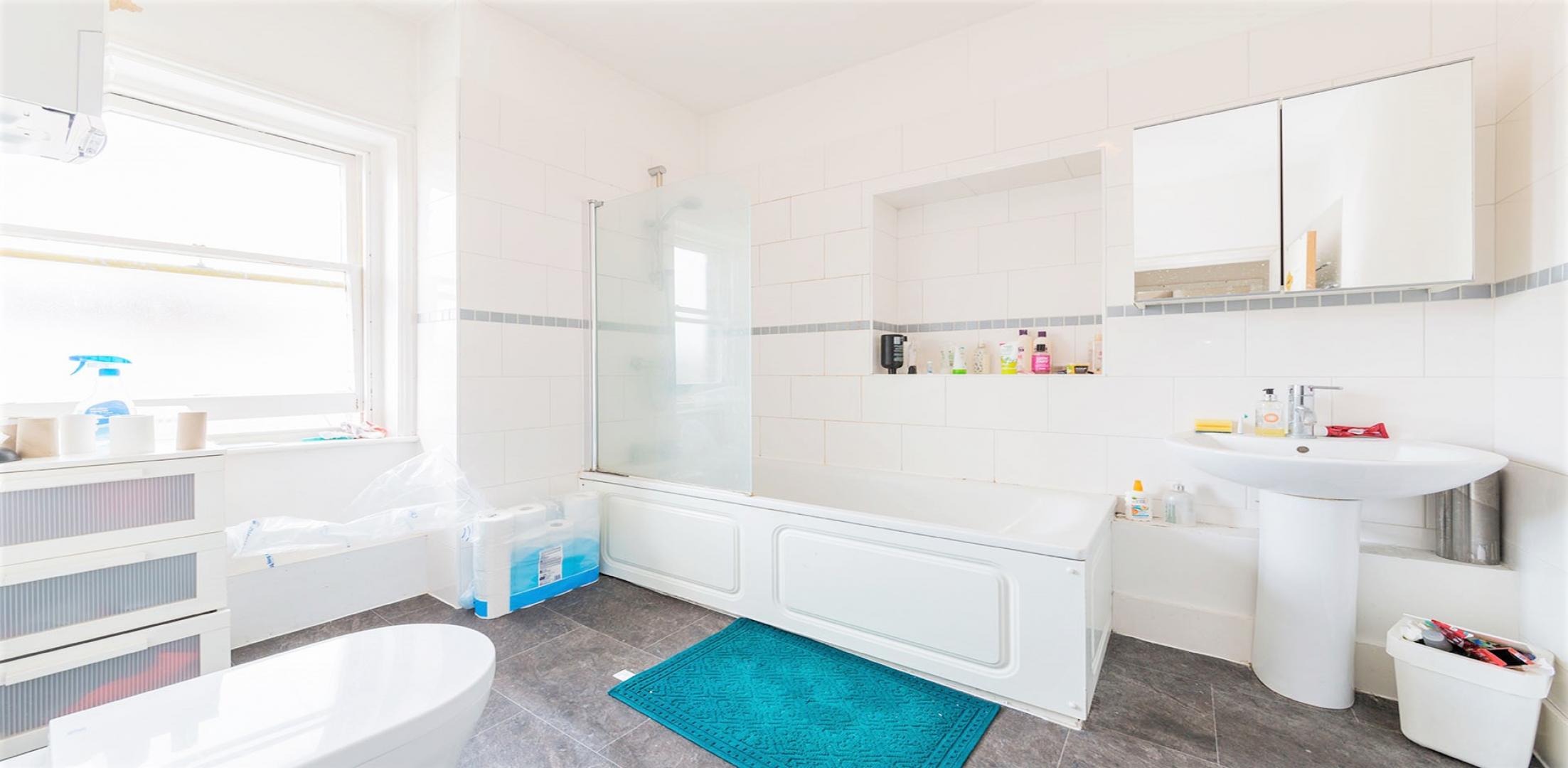 			4 Bedroom, 1 bath, 1 reception Flat			 Birchington Road, KILBURN
